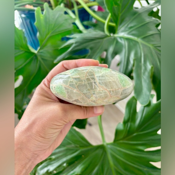 Green Moonstone Heart - Picture 5 of 7